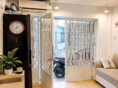 nhà nhỏ trong chợ hẻm thông kế tiện ích win Mart bách hóa xanh