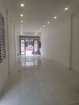 Cho thuê góc mt trần hưng đạo, quận 5. 4.2 x 22.5m, trệt 4 lầu.