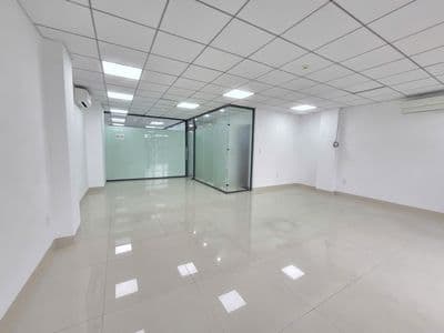 Cho thuê văn phòng tại Vạn Phúc 7x20m, ngăn sẵn vách kính, máy lạnh