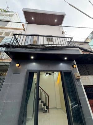 Chính chủ bán nhà xinh, gần chợ và mặt tiền, ngay trung tâm Tân Bình