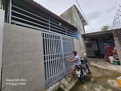 Nhà mới đẹp 92,7m2 có gác lửng lái thiêu 70 sau lưng ubnd lái thiêu