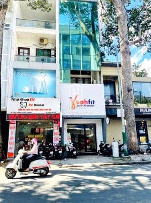 Nguyên căn mở spa số 101 Cao Thắng, Q3. Dt: 5x20m, Kc: trệt 4 lầu