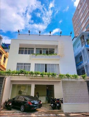 Spa - nha khoa MT 69 Trần Đình Xu, Q1. Dt: 12x22m, Kc: trệt 2 lầu