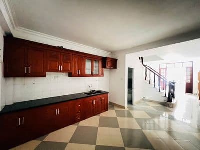 Nhà 4 tầng 4 ngủ Cầu Giấy - Sân cổng riêng - Ngõ nông gần phố