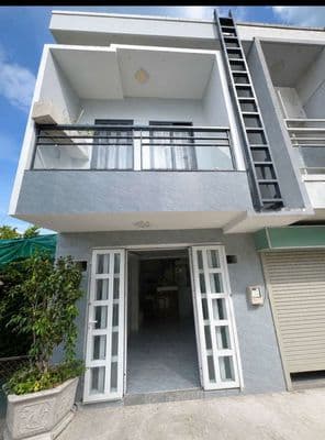 Bán nhà 2 tầng _sồ hồng riêng đsh _lê văn lương_ nhà bèhẽm xe hơi