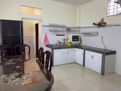 Nhà 1 trệt 1 lầu - 4 x 20m - sân đậu oto - 3pn 2wc - full nội thất