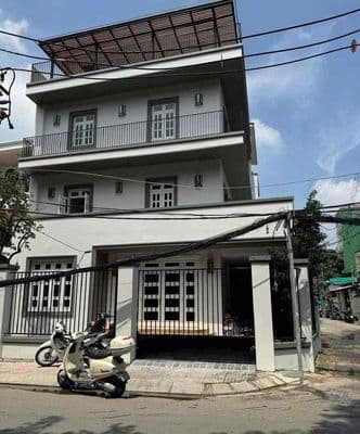 Biệt thự mới xây ! mặt tiền ngay trường đại học văn hoá - thảo điền