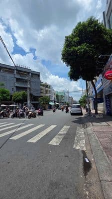 Bán nhà mặt tiền đường Chợ Lớn