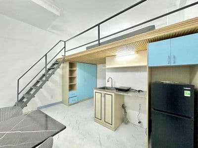 Duplex hiện đại hai không gian ngủ sát bên đh uef