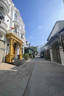 Biệt Thự Kiểu Pháp Tỉnh Lộ 10-Ngang Khủng 10x8-Hẻm Xe Tải-GIÁ 6,5 TỶ