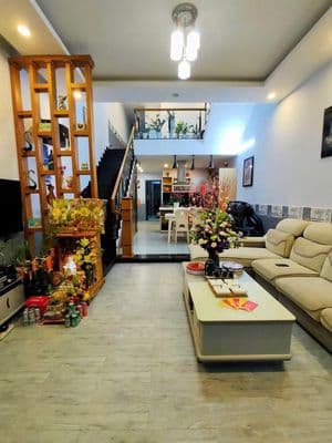 Cho thuê nhà 2 tầng đẹp, FULL nội thất đường Vũ Xuân Thiều Hoà Xuân
