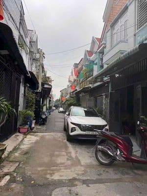 Nhà lầu gần ngã tư Chiêu Liêu
