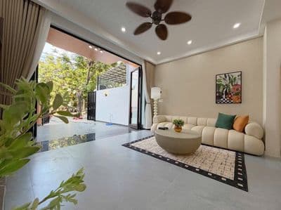 Bán nhà 3 tầng full nội thất đường 7m5 huỳnh ngọc đủ,hòa xuân