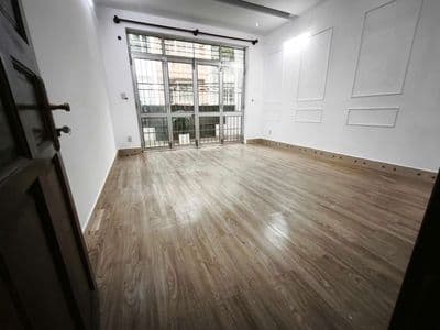 Cho thuê căn MT hẻm 8m đường Ông ích Khiêm, Q11, tiện mở VP Cty, Spa