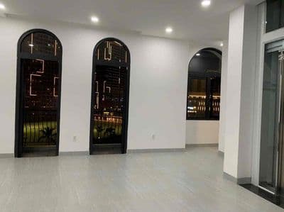 Cho thuê nhà phố 5 tầng có thang máy, rèm đường D9