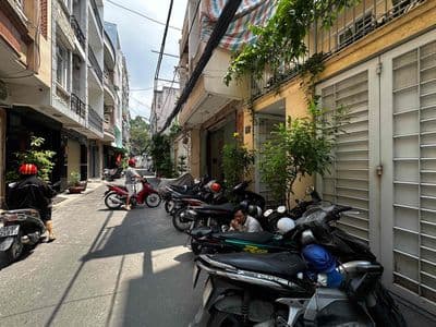 MBKD Hẻm Xe Hơi Làm Spa Nail Shop Hoa Lối Đi Riêng Cao Thắng Quận 10