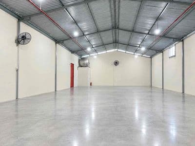 Kho cho thuê 10x20m kc máy tôn kiên cố giá 20trieu/th khu tên lửa