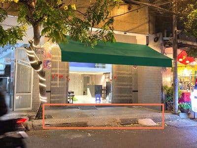 Cho thuê vỉa hè, ngay cổng trường học