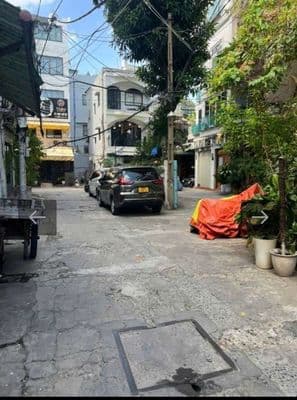 Nhà xinh 3 tầng _ xe hơi đổ cửa