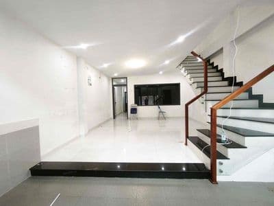 Cho thuê nhà 2 tầng mặt tiền Phú Lộc, gần trường FPT, gần Hồ Quý Ly.