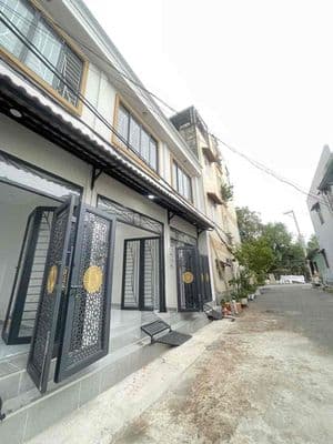Nhà nguyên căn, 3 phòng ngủ hẻm xe hơi, đường Lê Văn Lương
