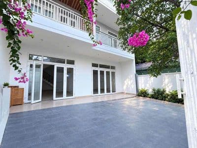 cho thuê nhà sân vườn chế lan viên