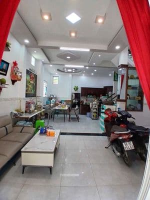 Nhà 60m2, 3 tầng bề thế ngay Chợ mà chỉ hơn 4 tỷ.