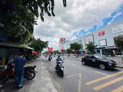 Cho thuê 100m2 mặt tiền tầng lửng kinh dianh đối diện lotte