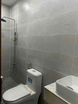 nha2 lầu 3pn 4wc đ tam bĩnhe hơi tới nhà