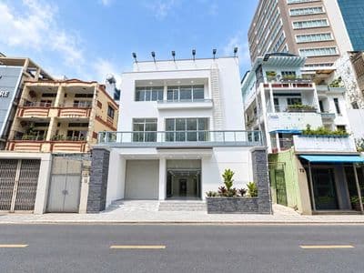 Cho thuê nhà mặt tiền 12m kinh doanh trung quận 1