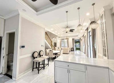 Cho thuê nhà phố vườn xanh mát, nội thất cao cấp KDC Lakeviee City