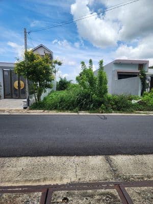 Bán gấp lô đất 212m2 đường Suối Lội, Tân Thông Hội, SHR, Gía 1 Tỷ