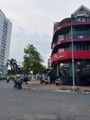 Cho thuê nhà căn gốc 2 mặt tiền đường D1 HimLam Quận 7