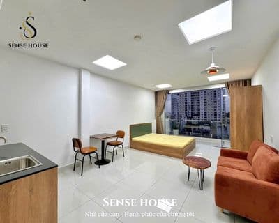 Căn Hộ Ban Công | Full Nội Thất - Rộng 40m2 Ngay Vườn Lài