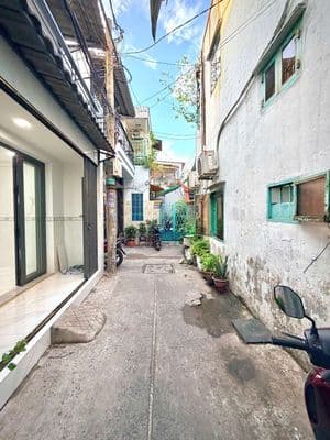 Siêu phẩm chỉ nhỉnh 2 tỷ - 2 tầng ngay lê văn quới - sát tân phú .