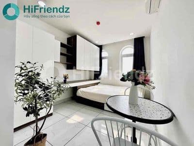 Toà nhà hầm xe, thang máy, bảo vệ, hồ bơi, full nội thất