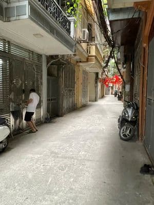 Cho thuê nhà nguyên căn, ô tô đỗ cửa.