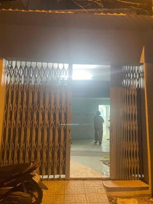 nhà nguyên căn gác lửng mặt tiền đường hẻm Nguyễn Kiệm