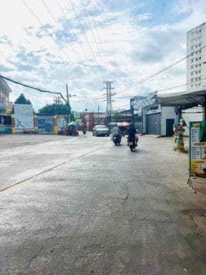 Bán nhà đất diện tích 200m² mặt tiền đường Bùi Tư Toàn, khu phố 4
