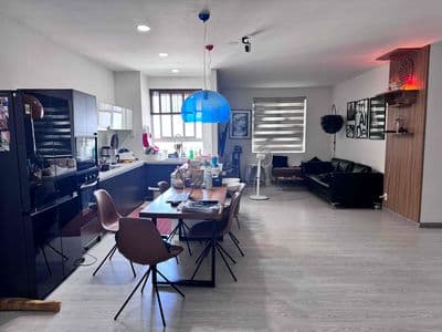 Bán căn hộ 2PN, vị trí thuận tiện, rộng.
