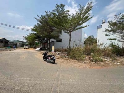 81m đât góc 2 mặt tiền gần nguyễn xiễn 5.7 tỷ