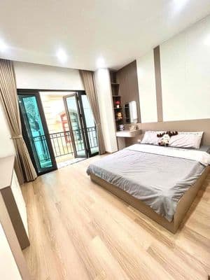 Cầu giấy hơn 10tỷ - 40m - 6 tầng thang máy + ngõ ôtô + lô góc + kd