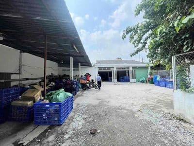 cho thuê kho 2000m2 Bùi Văn Ba cạnh mặt tiền