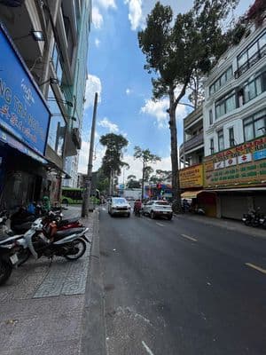 Cho thuê MBKD Mặt Tiền Đường Ngô Quyền, Có lề đường 4m. Quận 10