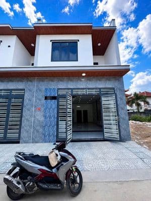 Bán gấp nhà lầu 4pn sổ riêng thổ cư 100% ngay cuối đường đồng khởi