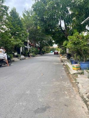Bán lô đất mt 20m thuộc nội bộ kdc kế bx q8.dt 4,5-18m + giá: 7,7 tỷ.