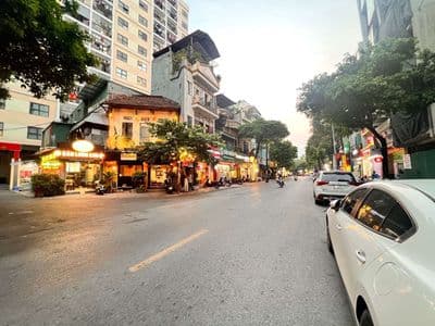 Nhà mặt phố nguyễn sơn – dòng tiền khủng 2 tỷ/năm