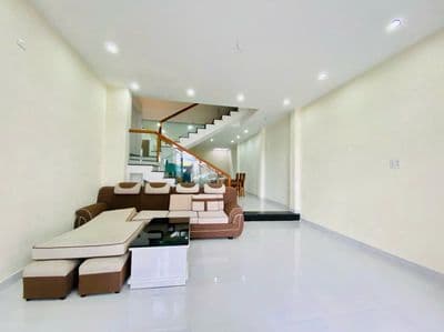 Cho thuê nhà 3,5 tầng mặt tiền đường Phan Huy Chú sát cầu Trần Thị Lý