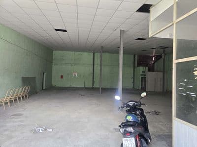 Cho thuê kho,xưởng 300m² y hình, giá 25tr//t, đ lê trọng tấn