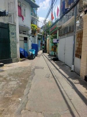 Nhà đối diện chợ Lê Văn Sỹ